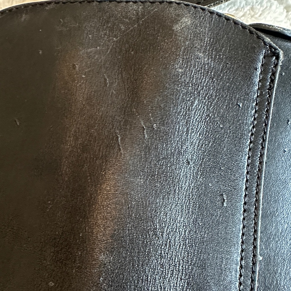 Vintage Chic Black Crossbody Bag with Buckle - Picture 7 of 16